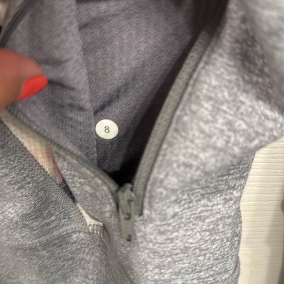 Lululemon zip up. EUC size 8 - Picture 5 of 5